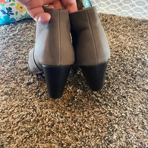 Lulu’s Two Tone Zipper Ankle Booties Approx Size 6 Please See Measurements - Picture 4 of 13